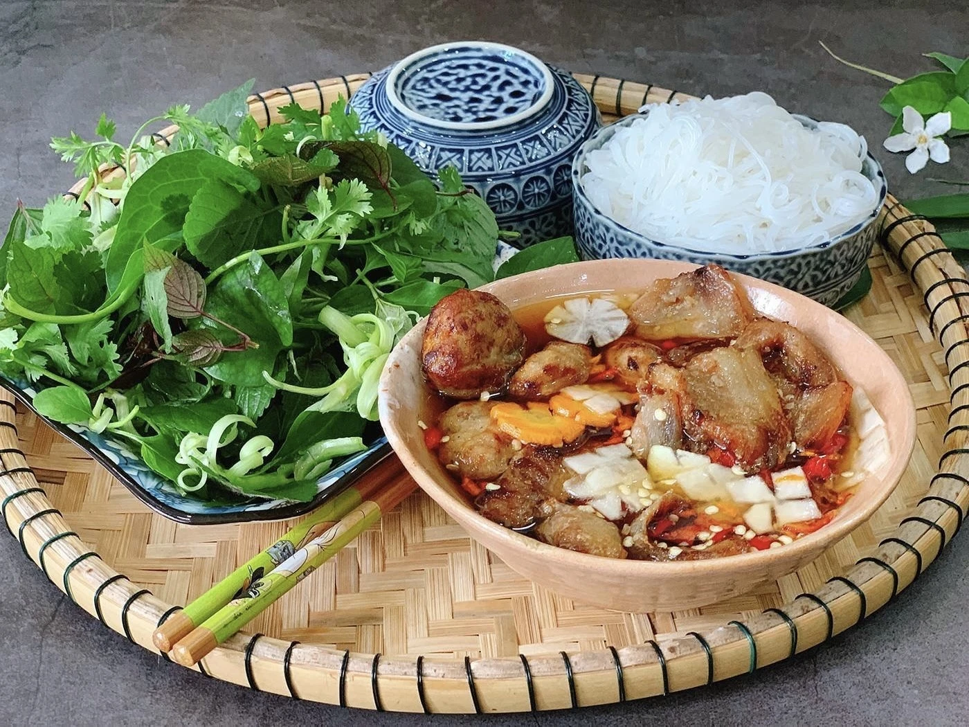 The Ultimate Guide: 20 Best Vietnamese Dishes You Must Try 5 Bún Chả Hà Nội