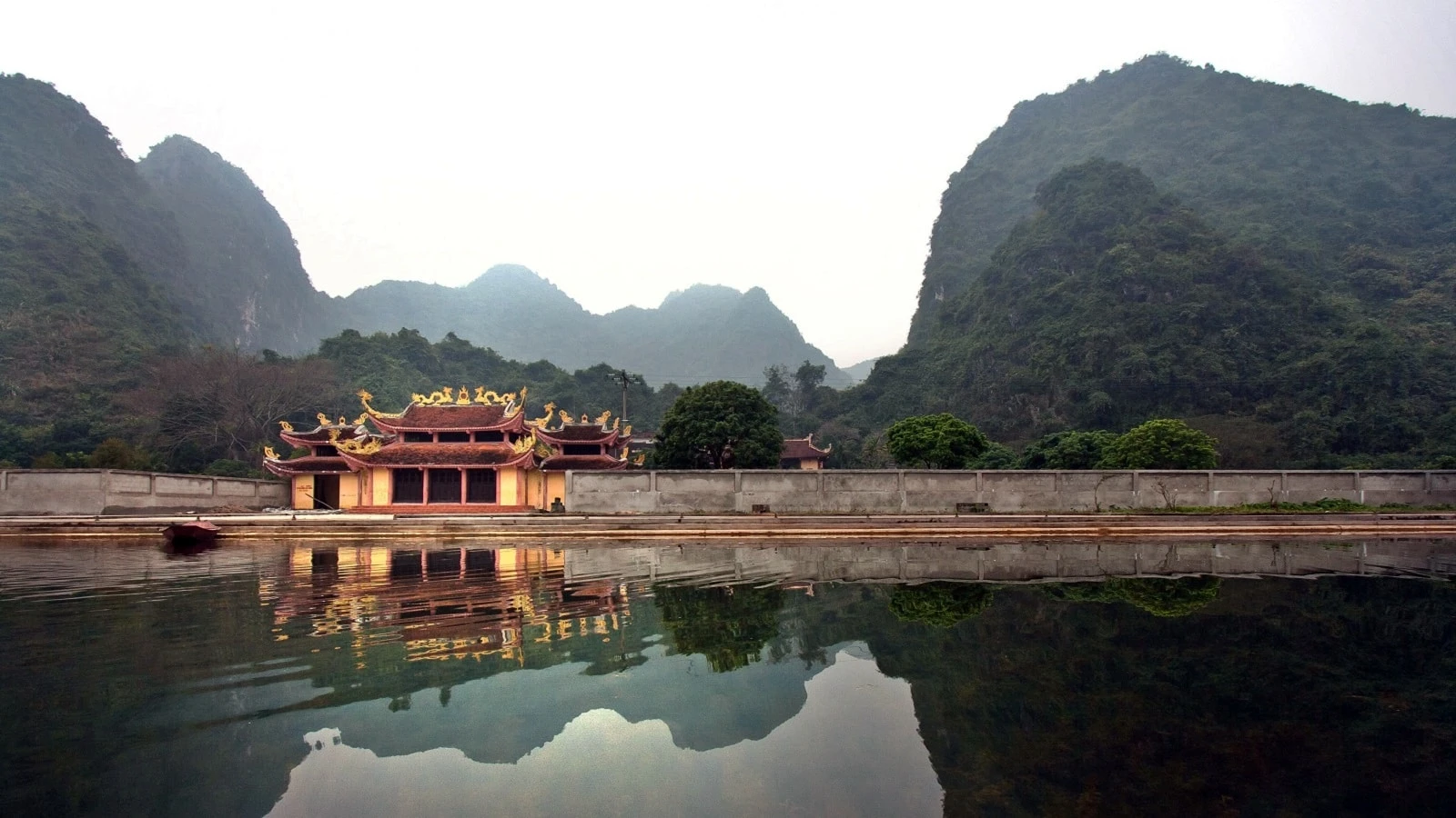A Pilgrimage to the Perfume Pagoda · Asian Trails