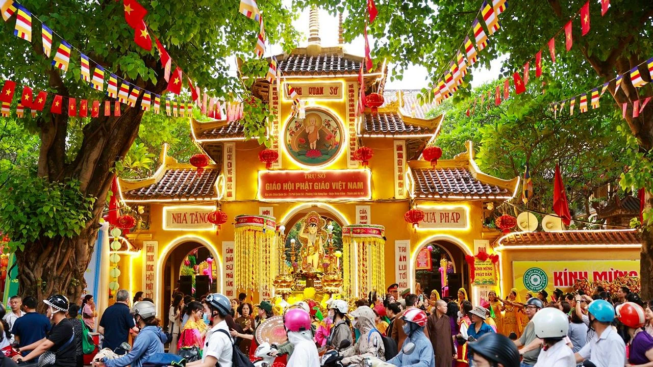 Quan Su Pagoda: A Key Religious Site in Hanoi