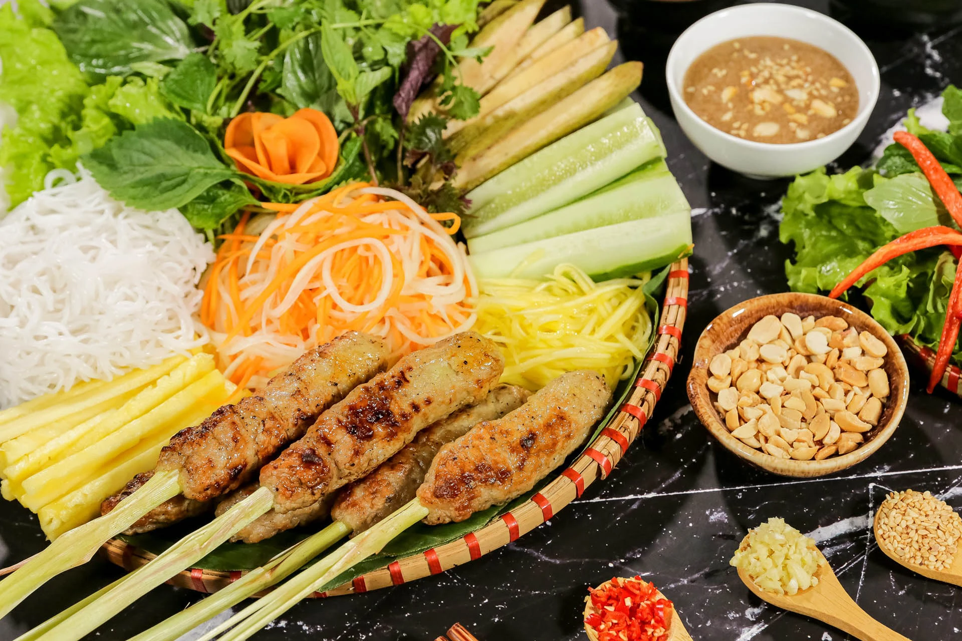 Nem lụi Huế: 21+ quán ăn “chân ái” cho tín đồ ẩm thực