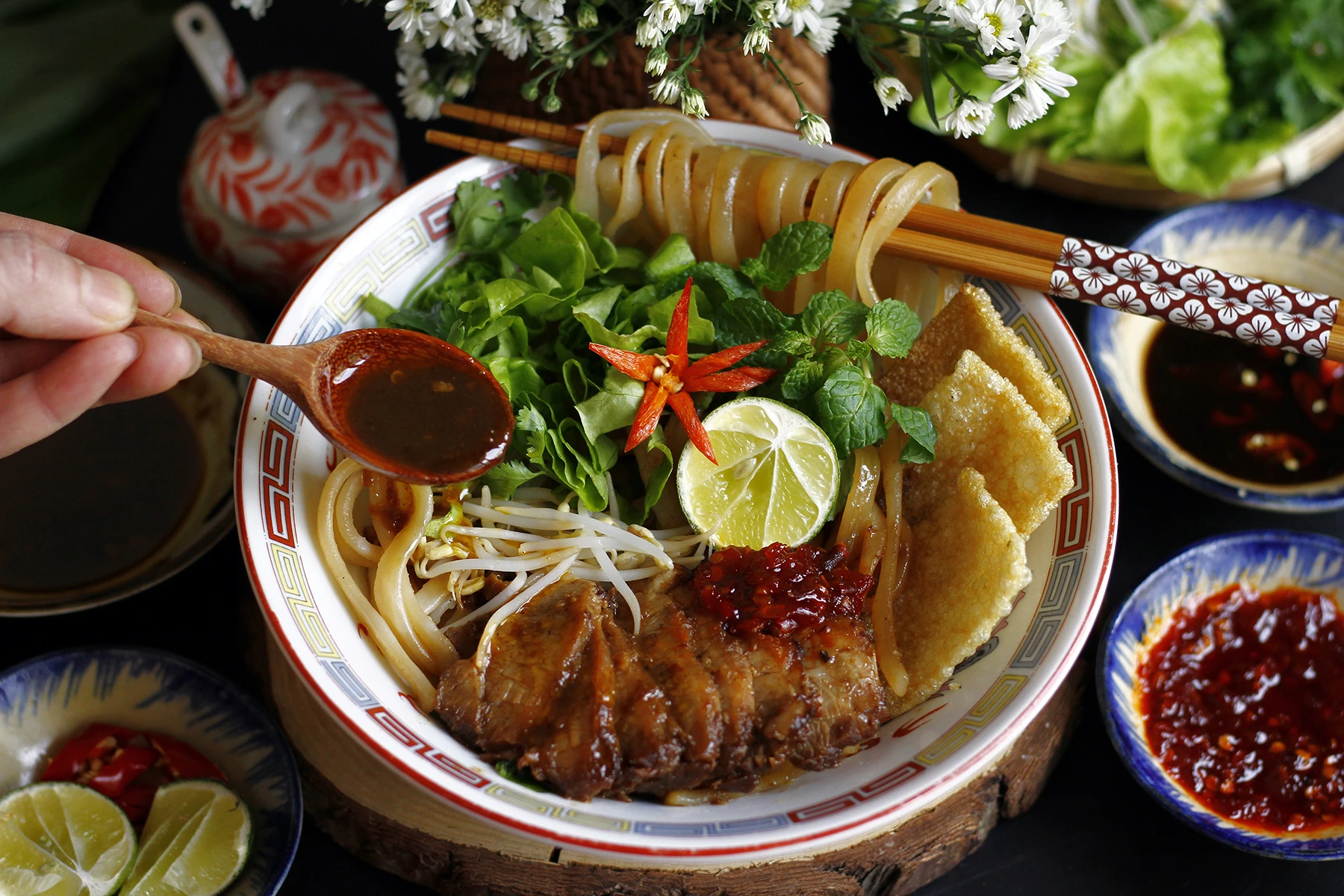The Ultimate Guide: 20 Best Vietnamese Dishes You Must Try 15 Cao lầu Hội An