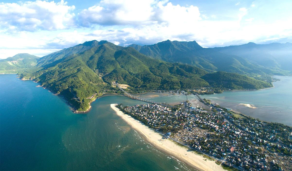The Best Beaches in Vietnam: An Ultimate Guide for 2025 10 Lang Co Beach
