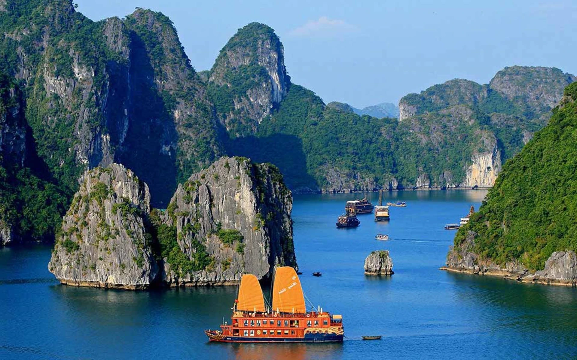 Explore Ha Long Bay - Cat Ba Island, the 2 most beautiful places in the Gulf of Tonkin