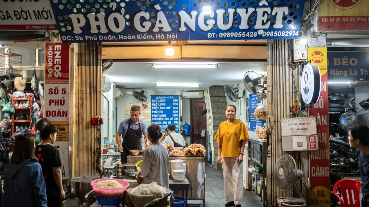 Quán phở gà ở phố cổ Hà Nội được Michelin khen ngợi hết lời