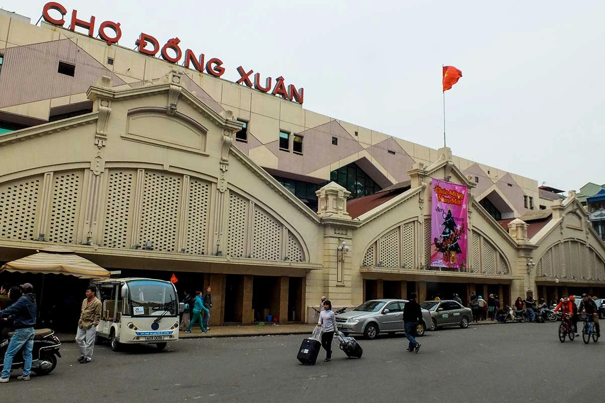 Dong Xuan Market - A guide for shopping & local experience