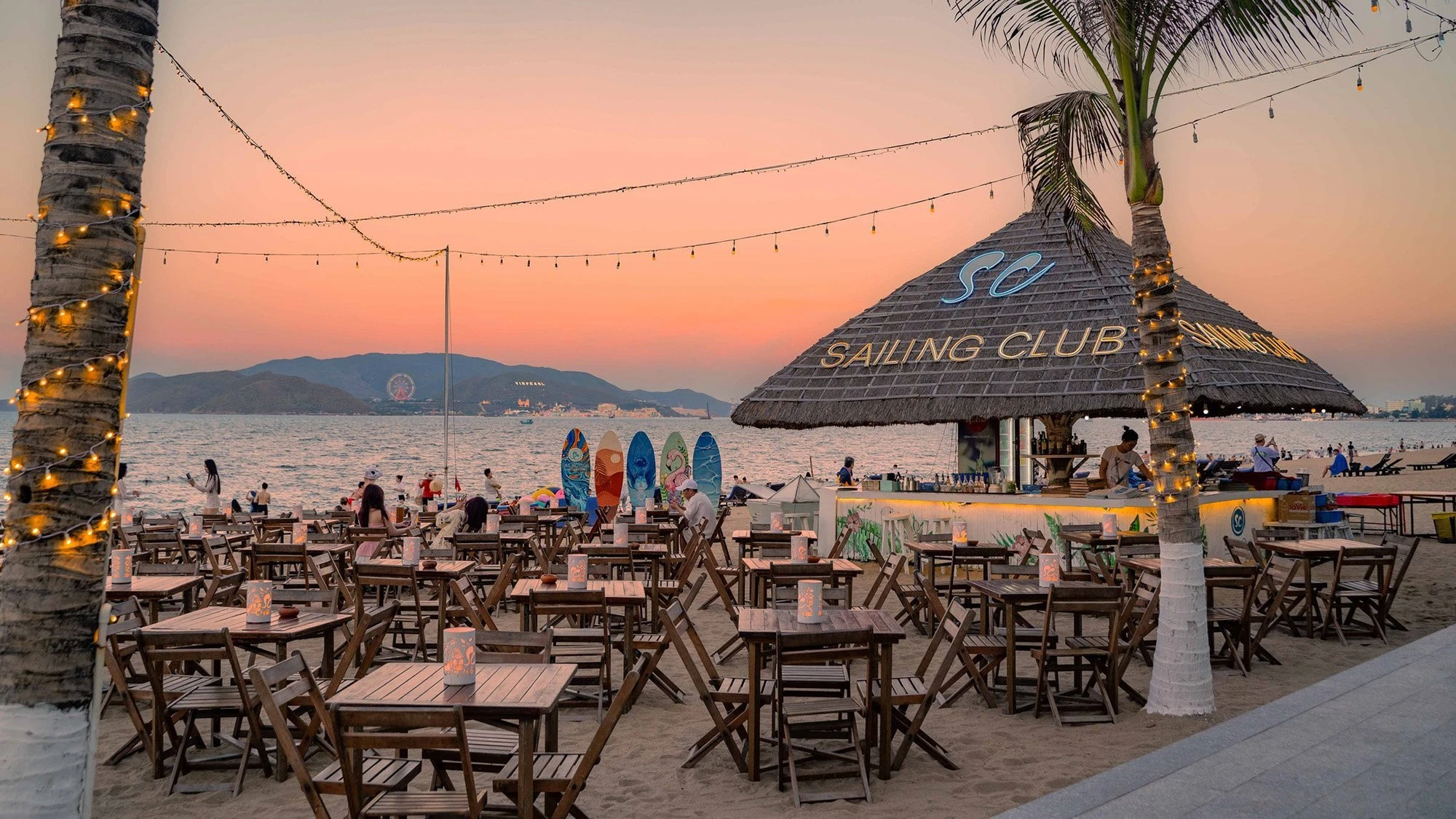 Sailing Club Nha Trang: Thiên đường tiệc bãi biển tại Nha Trang của bạn!