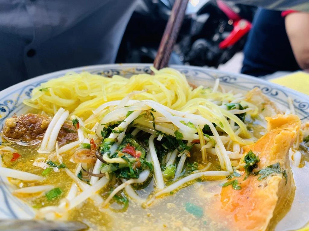 Mì Quảng Nha Trang: Món ăn tưởng quen nhưng rất mới lạ