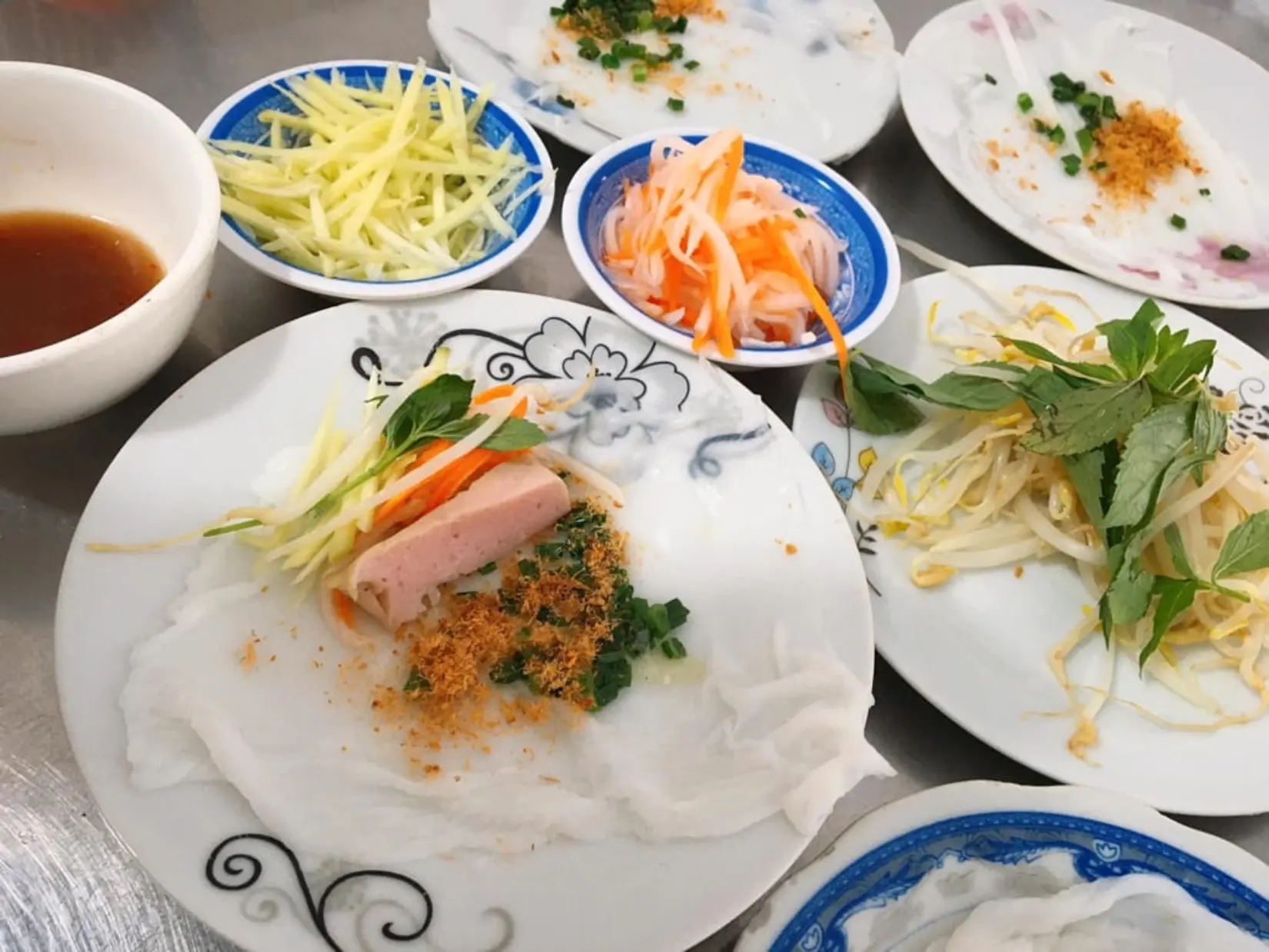 Bánh ướt Diên Khánh – Món ngon khiến du khách say lòng? - Let's Fly Travel