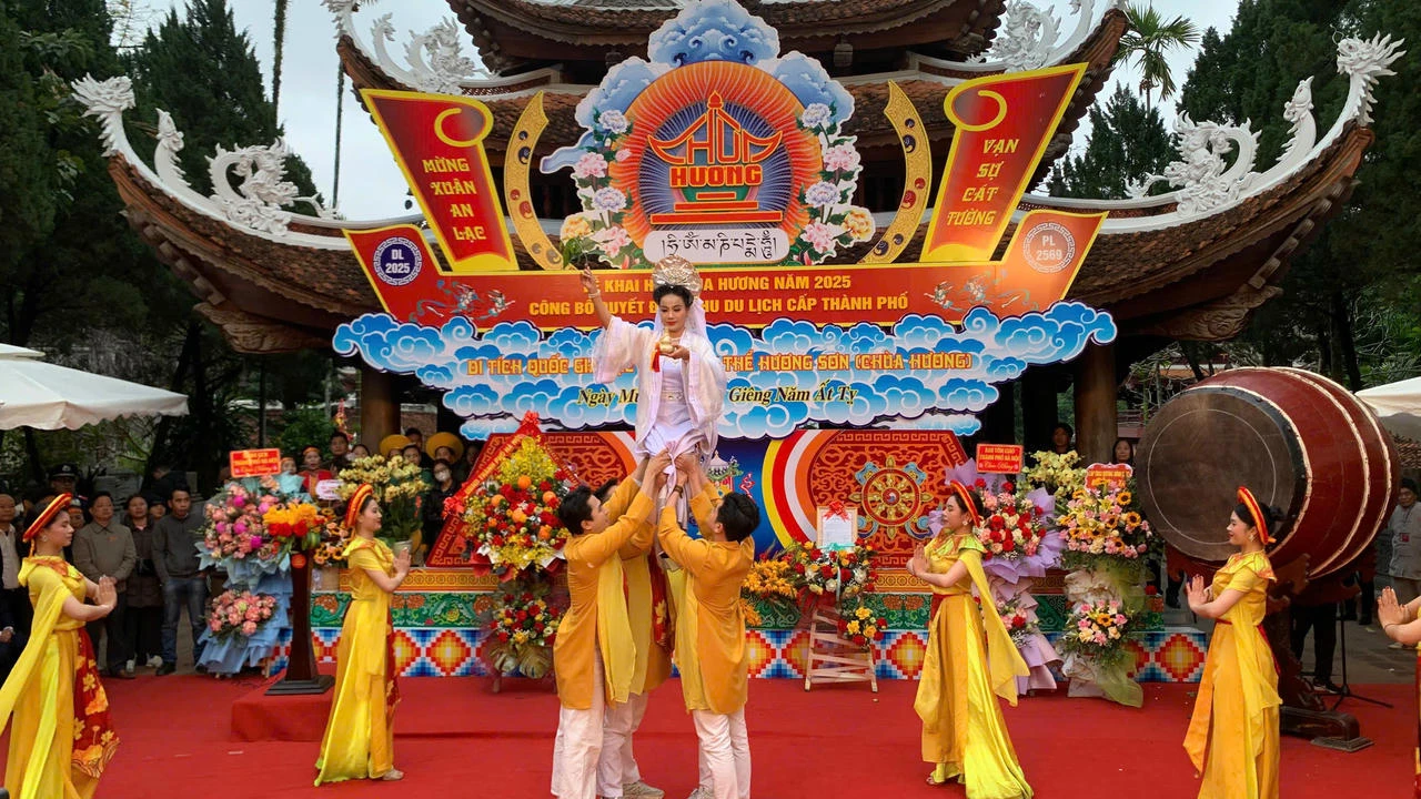 Traditional Vietnamese culture: The Best Guide for Culture Travelers 2025 5 "Perfume pagoda"