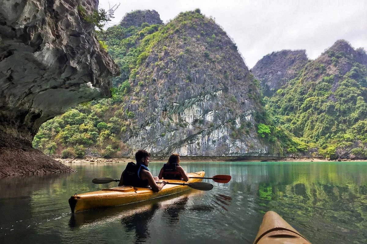 Best Time to Visit Ha Long Bay: A Full Wigo Tourist Guide (2025) 3 Kayaking in Halong Bay - A Complete Guide & Local Tips
